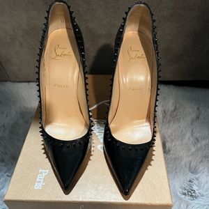 Christian Louboutin Spiked So Kate Heels 37